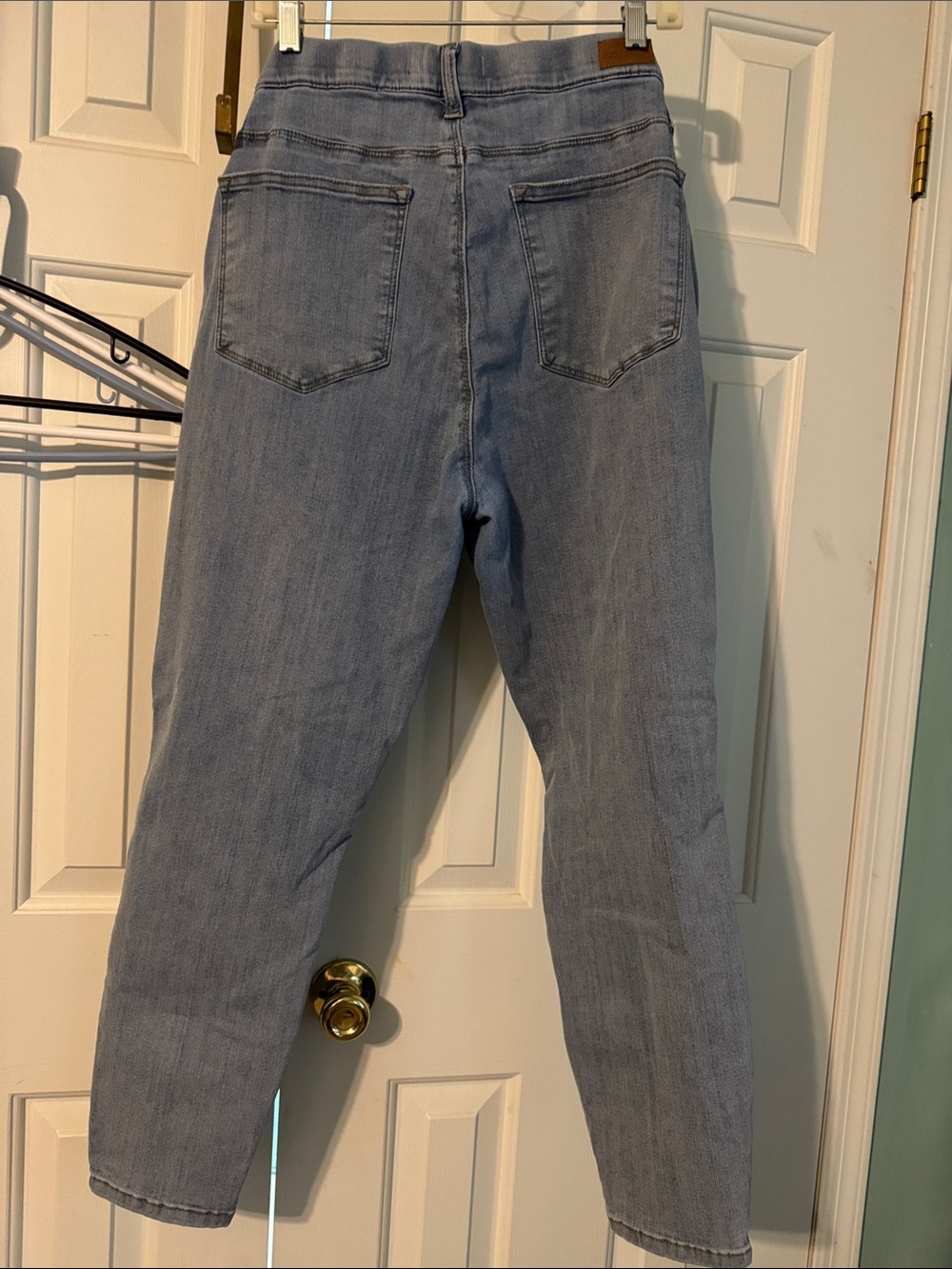 Judy Blue Women's Skinny Jeans in Light Blue Wash - Picture 3 of 7